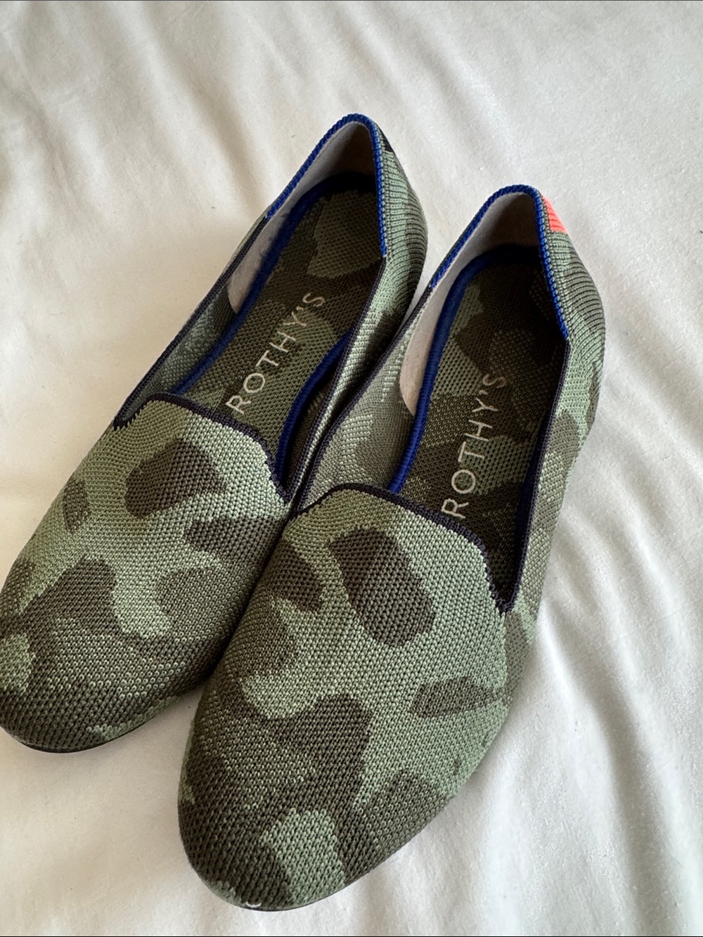 Rothy's Olive Camo Knit Slip-On Loafers with Navy Trim Sz 7